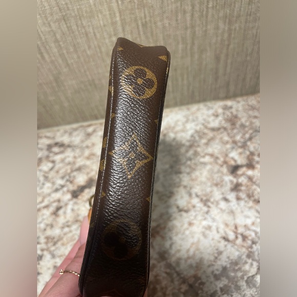 100% Authentic! LV Monogram Mini Pochette Bag w/ Box, & Dustbag Made in France - Picture 9 of 13